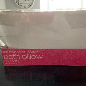 Bath and Body Works The Sweetest, Softest Bath Pillow on Earth - Brand New!